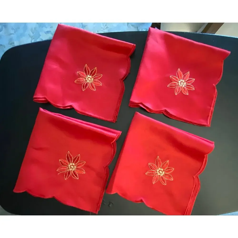 Set of 5 Red Embroidered Poinsettia Holiday Cloth Napkins Scalloped Edge Linens